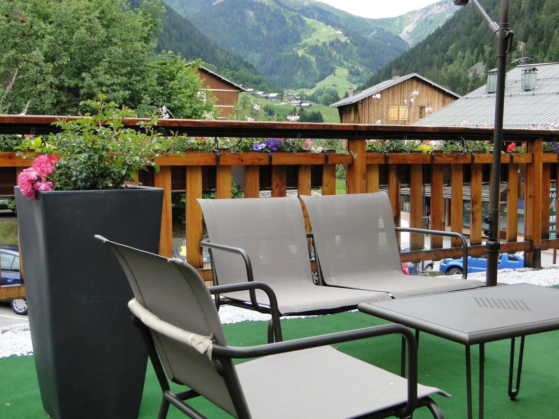 Logis Hotel Les Ancolies Arêches Exteriör bild
